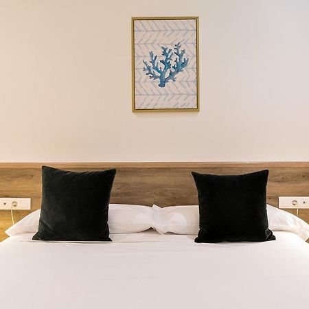 Sitges Group Calm Beach Luaran gambar